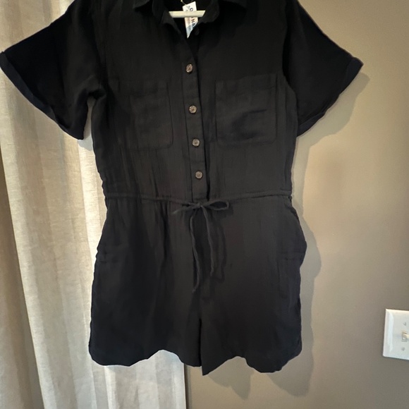 NWT Old Navy Crinkle Gauze Black Romper Waist Defined, Size Medium Tall - Picture 5 of 12